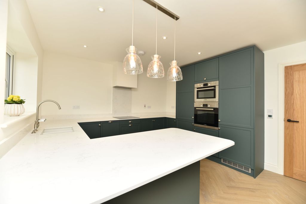 Property photo 3 of 28