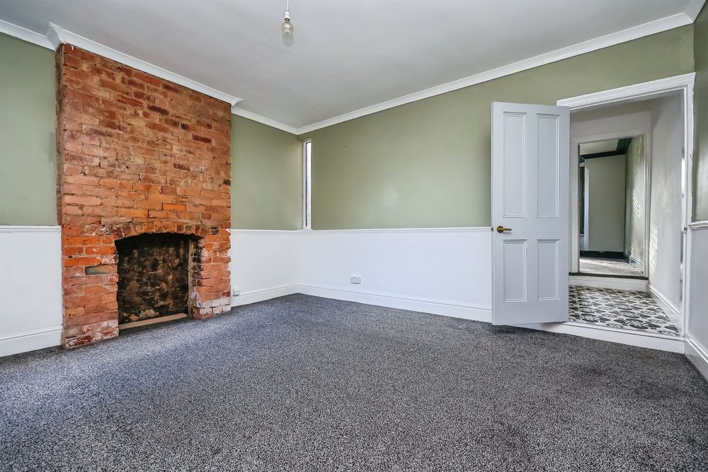 Property photo 2 of 27