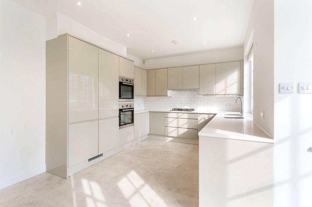 Property photo 3 of 13 Picture No. 11