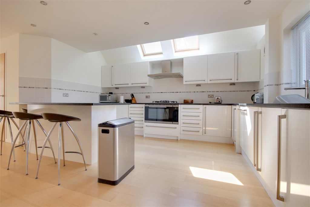 Property photo 2 of 17 Kitchen.Jpg