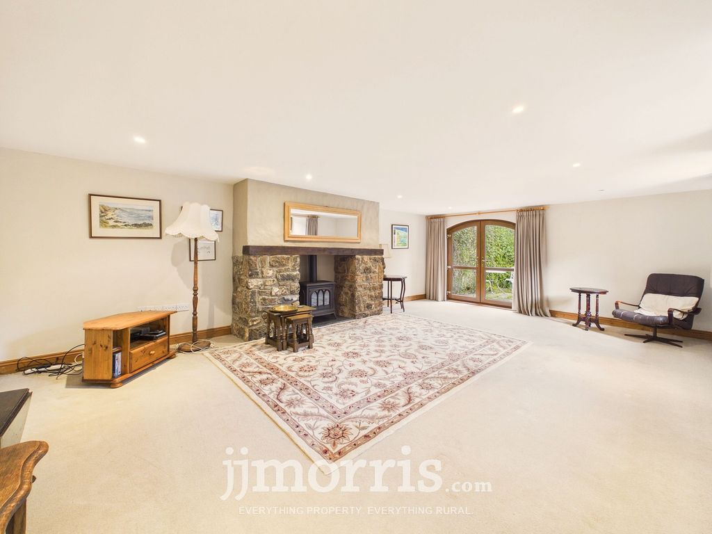 Property photo 2 of 60