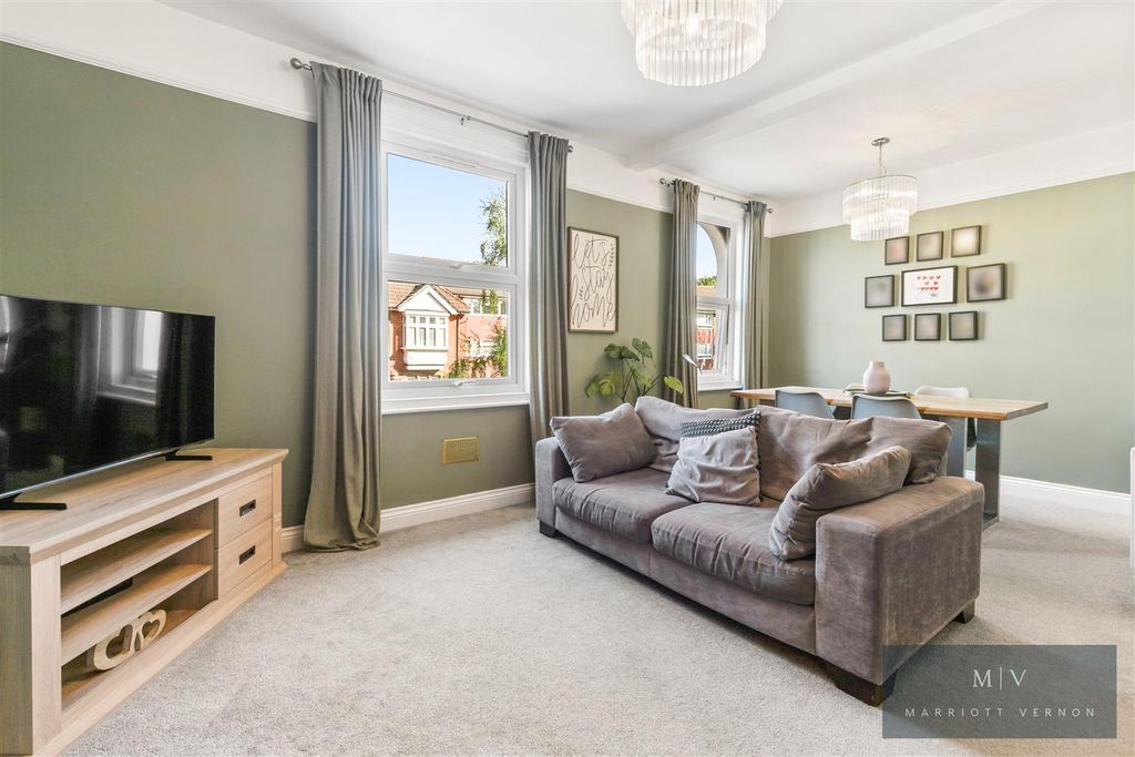 Property photo 2 of 17 F2 20 Heathfield Road MV-6.Jpg