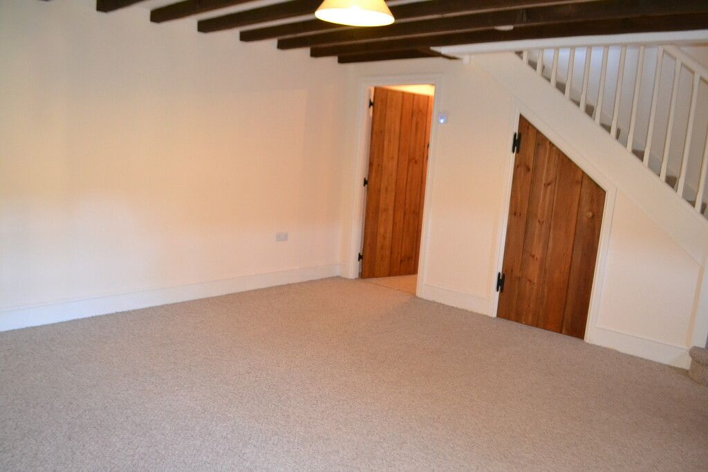 Property photo 3 of 11 Lounge