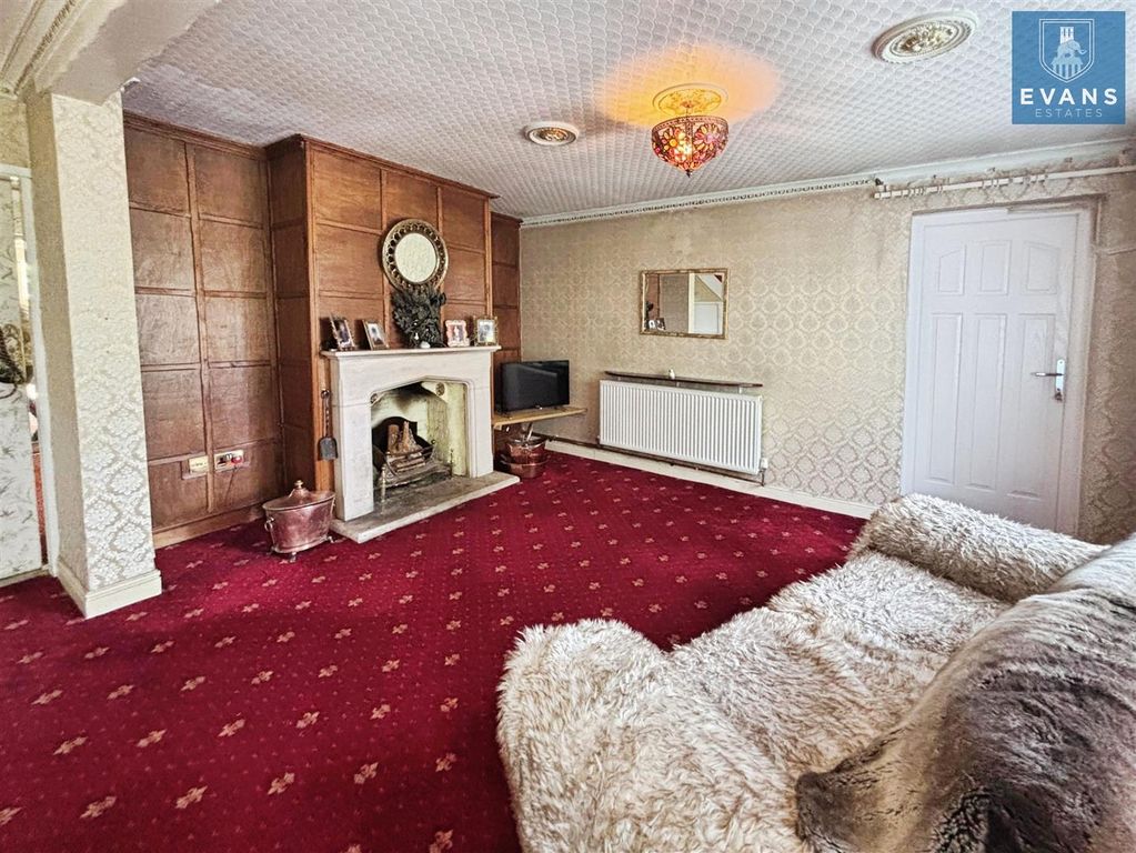 Property photo 3 of 20 Living Room