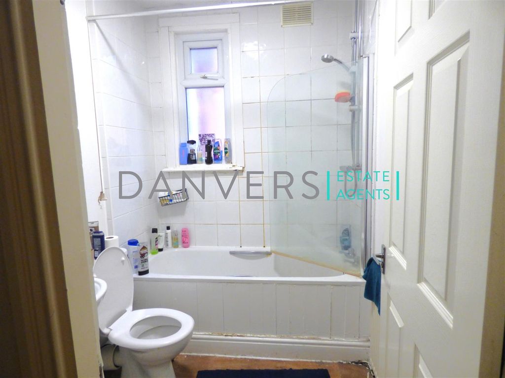 Property photo 3 of 7 Bathroom 1.Jpg