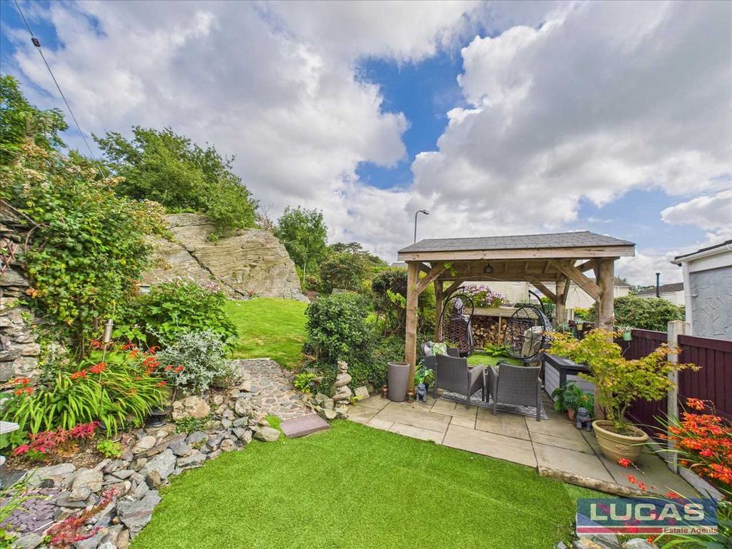 Property photo 3 of 28