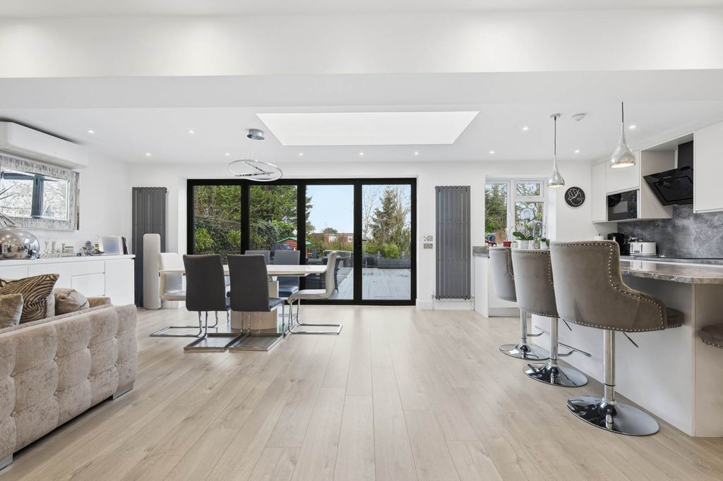 Property photo 2 of 22