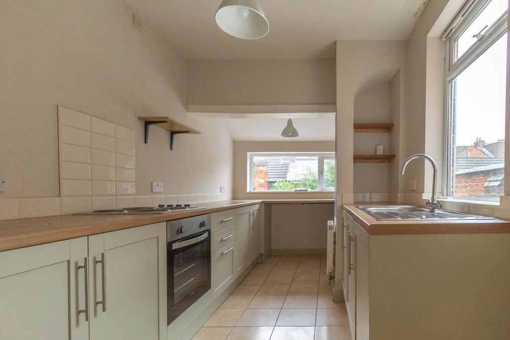 Property photo 2 of 7 Kitchen