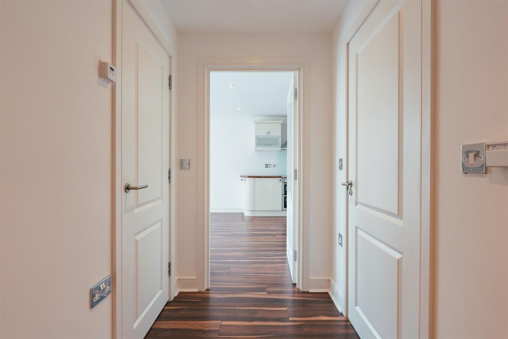 Property photo 3 of 23 Entrance Hallway