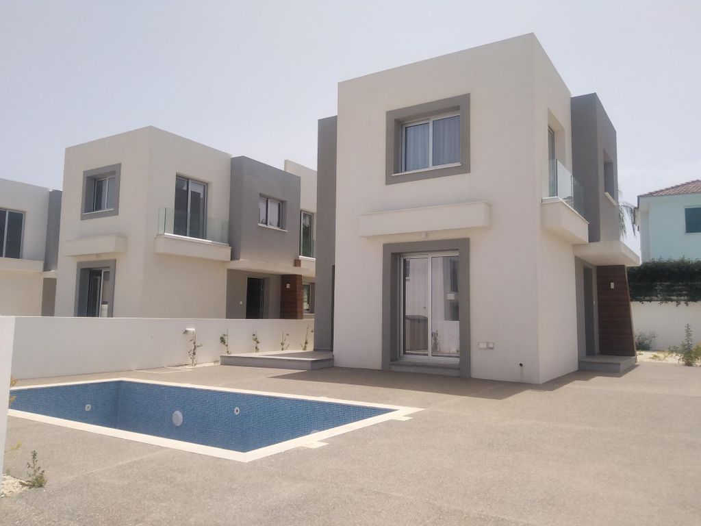 Property photo 2 of 47