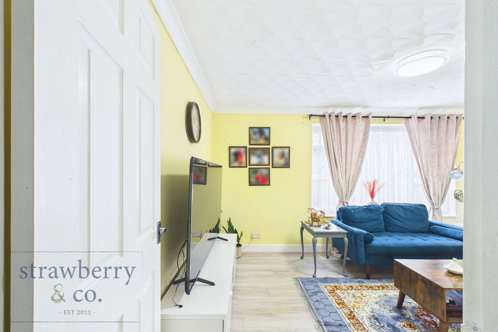 Property photo 2 of 32