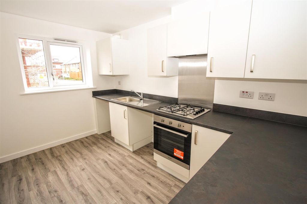 Property photo 2 of 14 Kitchen