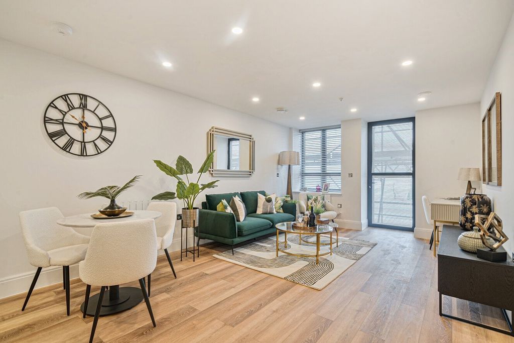 Property photo 2 of 9 1511726-35-6A8c55...