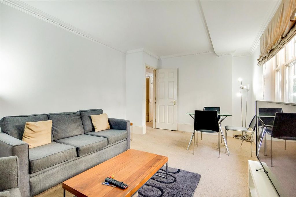 Property photo 3 of 8 Reception