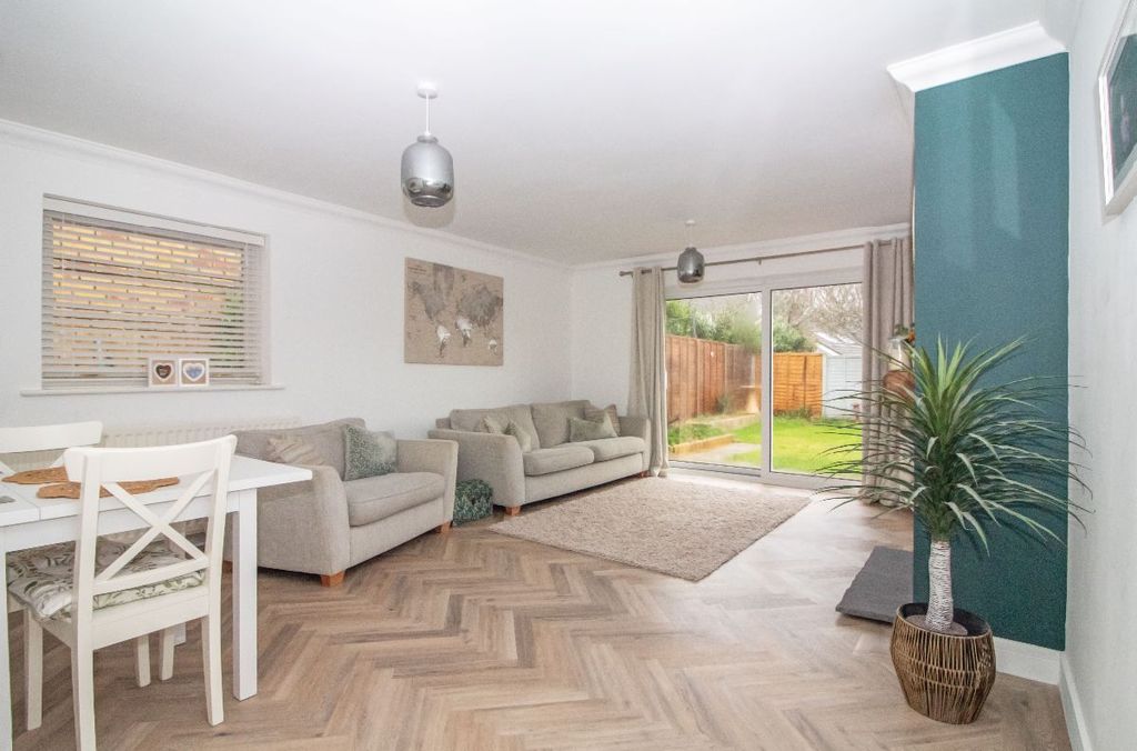 Property photo 2 of 20