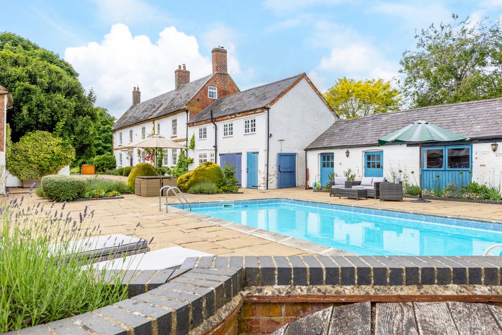 Property photo 1 of 36