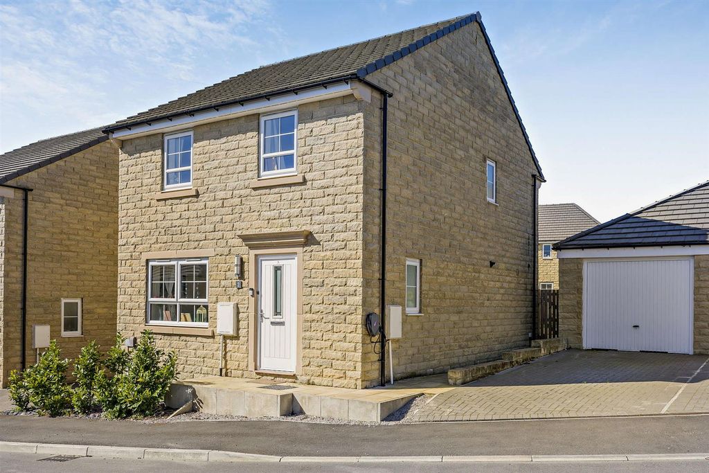 Property photo 1 of 13 8690208-Exterior01-800.Jpg