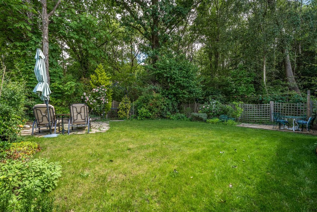 Property photo 2 of 16 1299725-8-6839cc5...