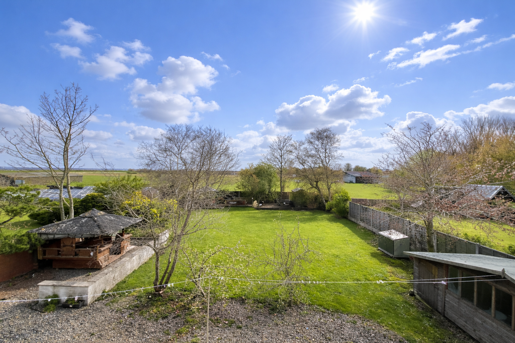 Property photo 2 of 27