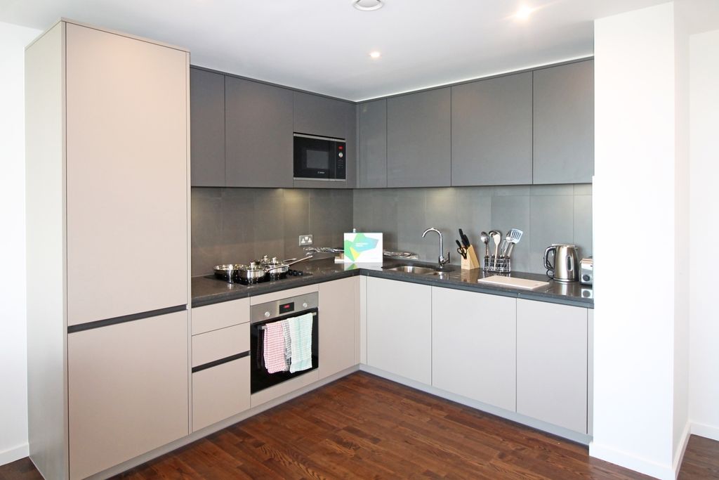 Property photo 2 of 8 Kitchen