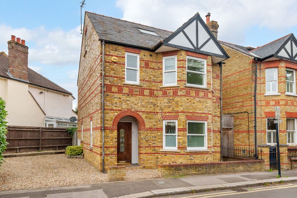 Property photo 1 of 11