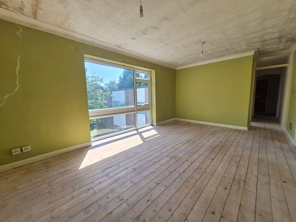 Property photo 2 of 14 Lounge