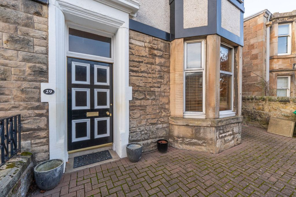 Property photo 2 of 30