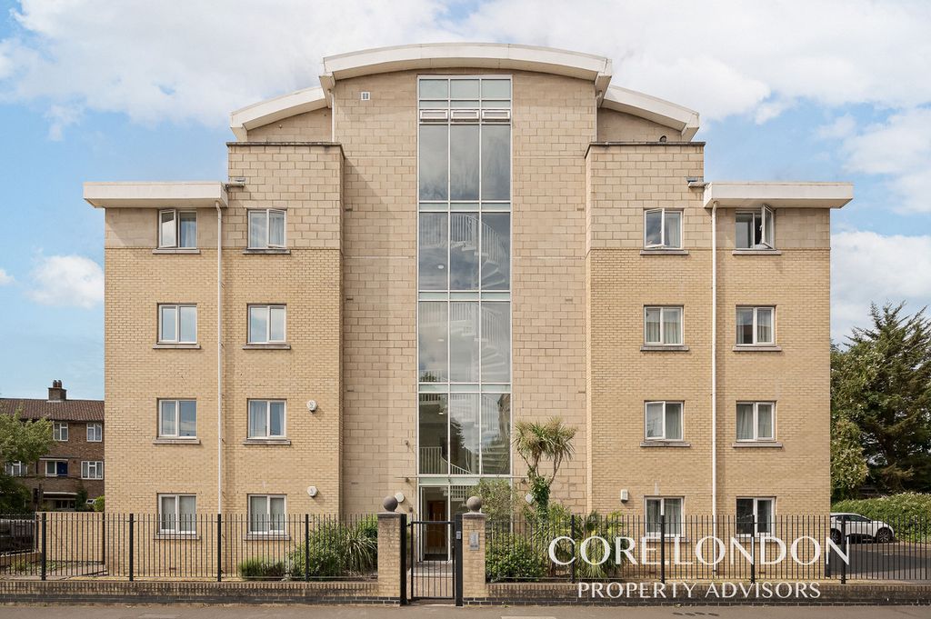Property photo 1 of 8
