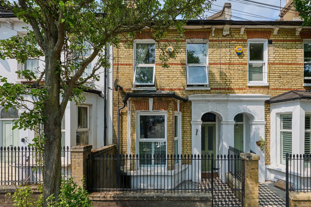 Property photo 1 of 12