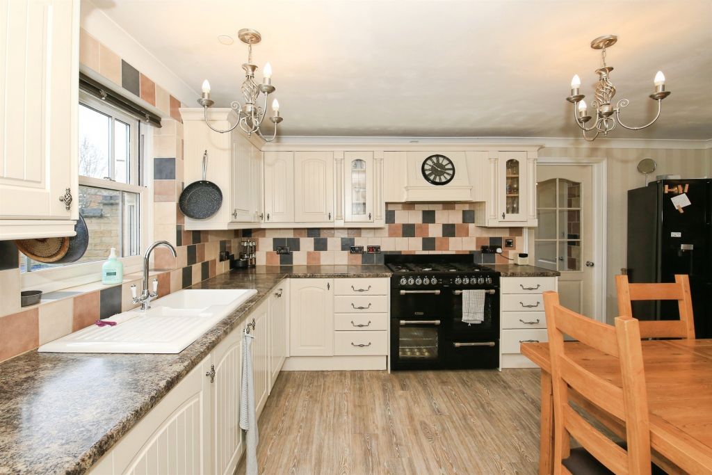 Property photo 3 of 27