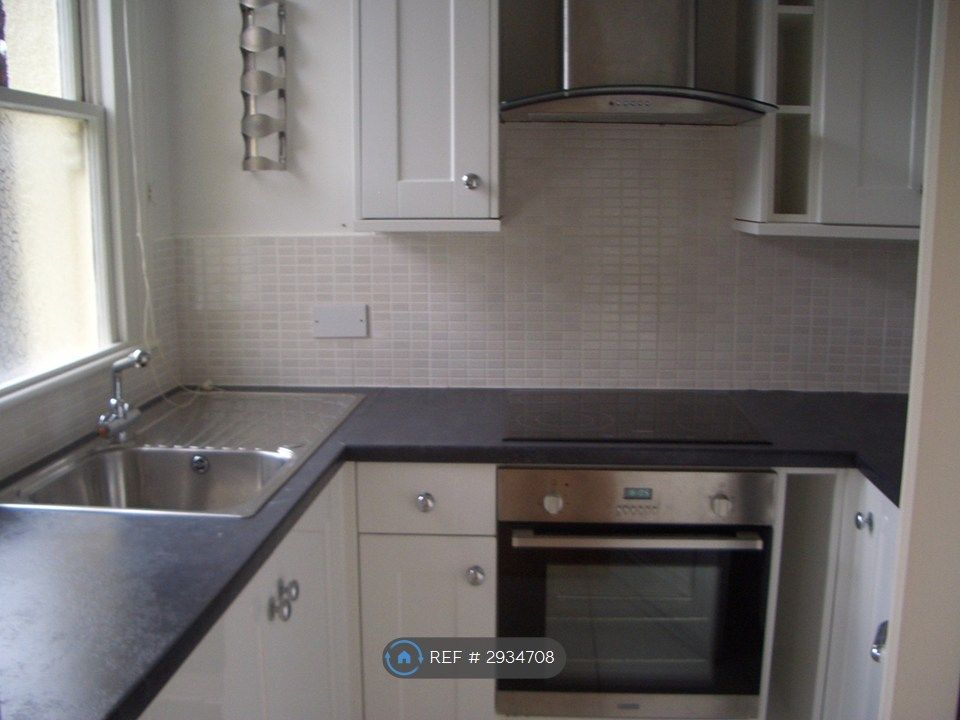 Property photo 3 of 7 Kitchen