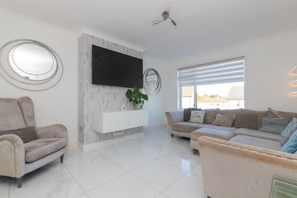 Property photo 2 of 16 10 Burnfoot Crescent Paisley Pa2 8Nr-8