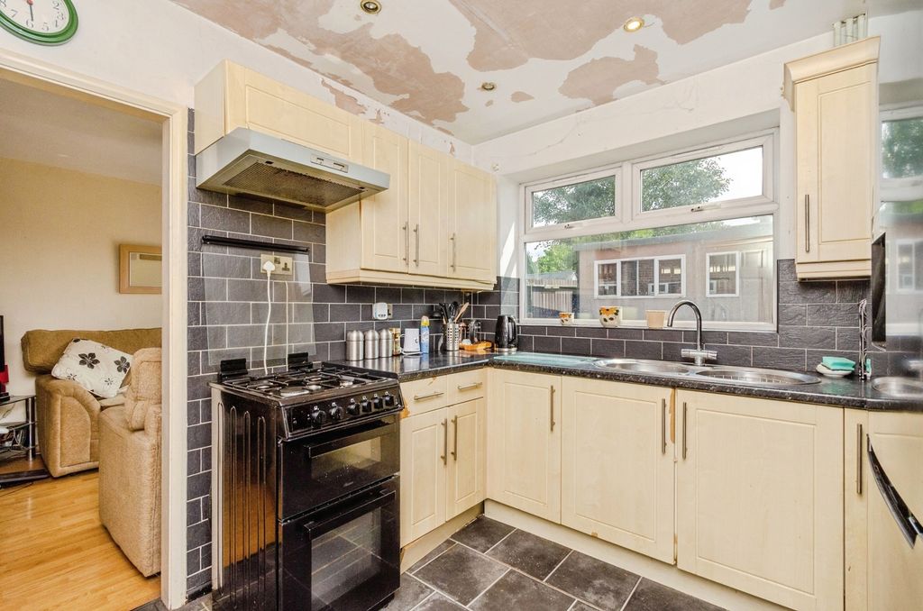 Property photo 3 of 17 Photo