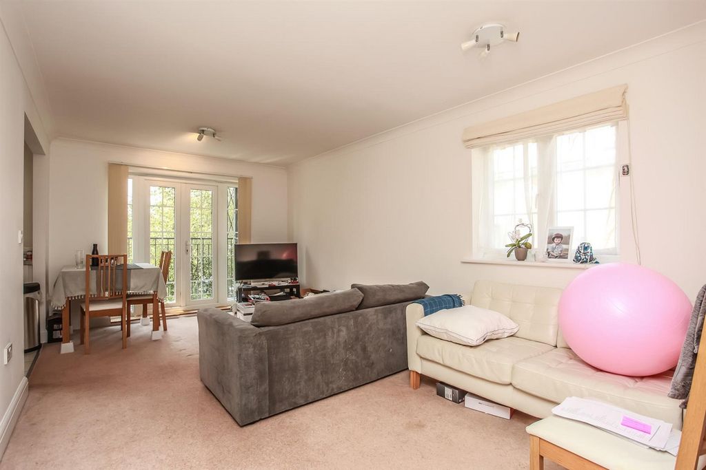 Property photo 3 of 10