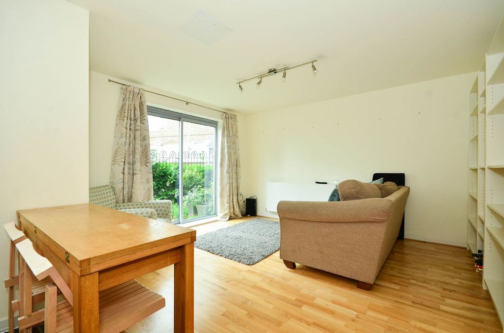 Property photo 1 of 8