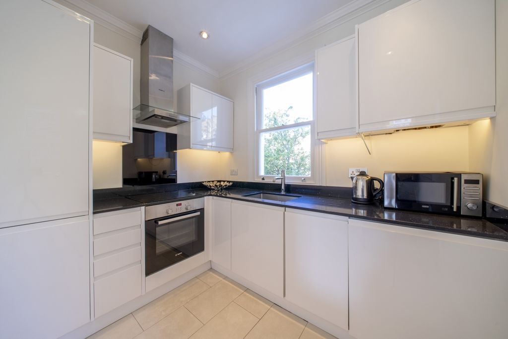 Property photo 2 of 7 Kitchen