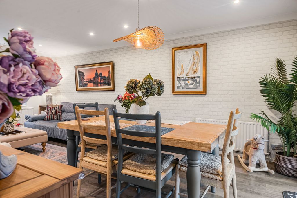 Property photo 3 of 30