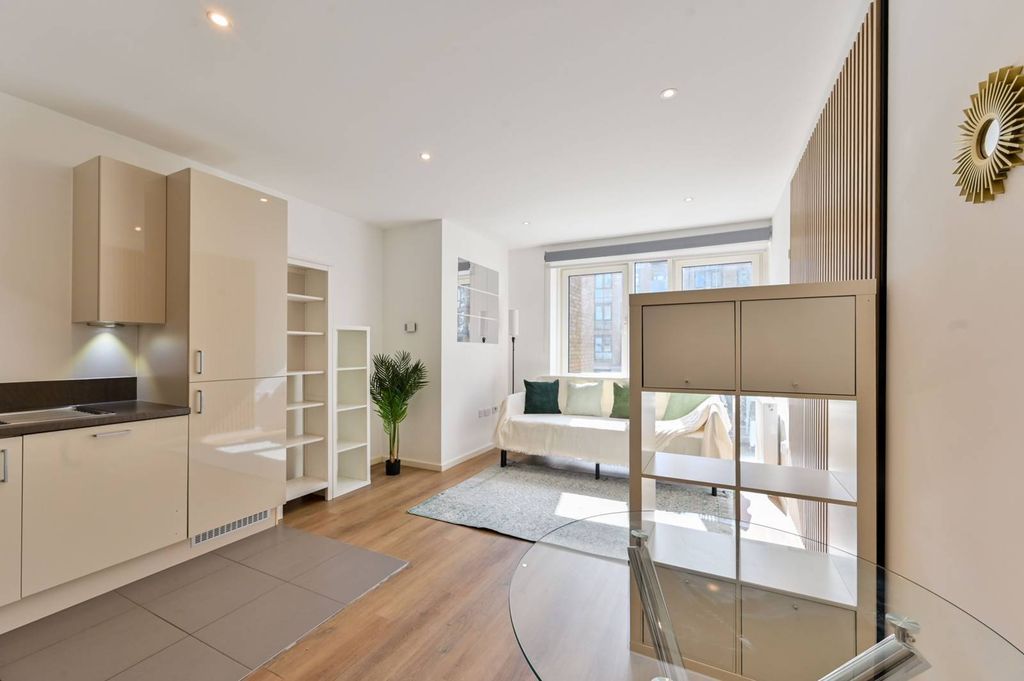 Property photo 3 of 8