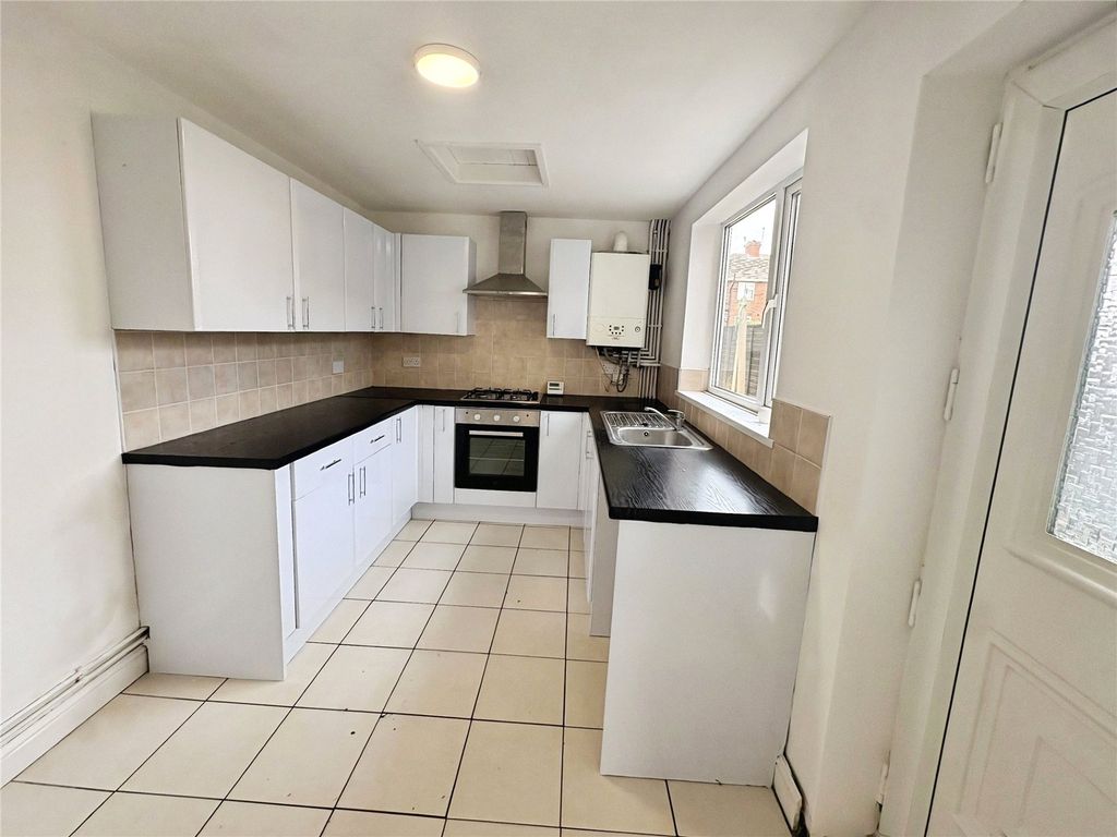 Property photo 2 of 11 Kitchen