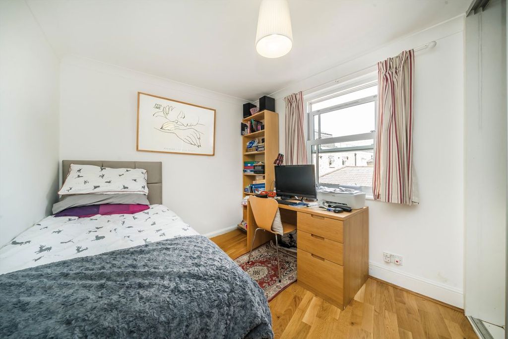 Additional image 6 of 2 bed flat for saleDeerhurst Crescent, Hampton Hill TW12