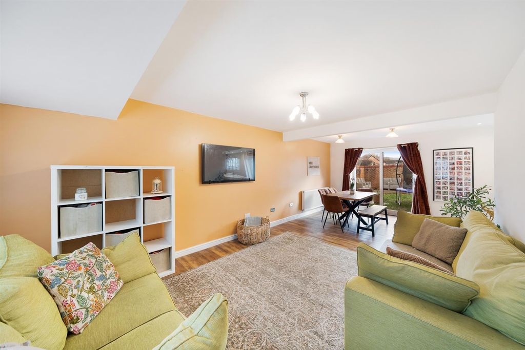 Property photo 3 of 20 Living Room