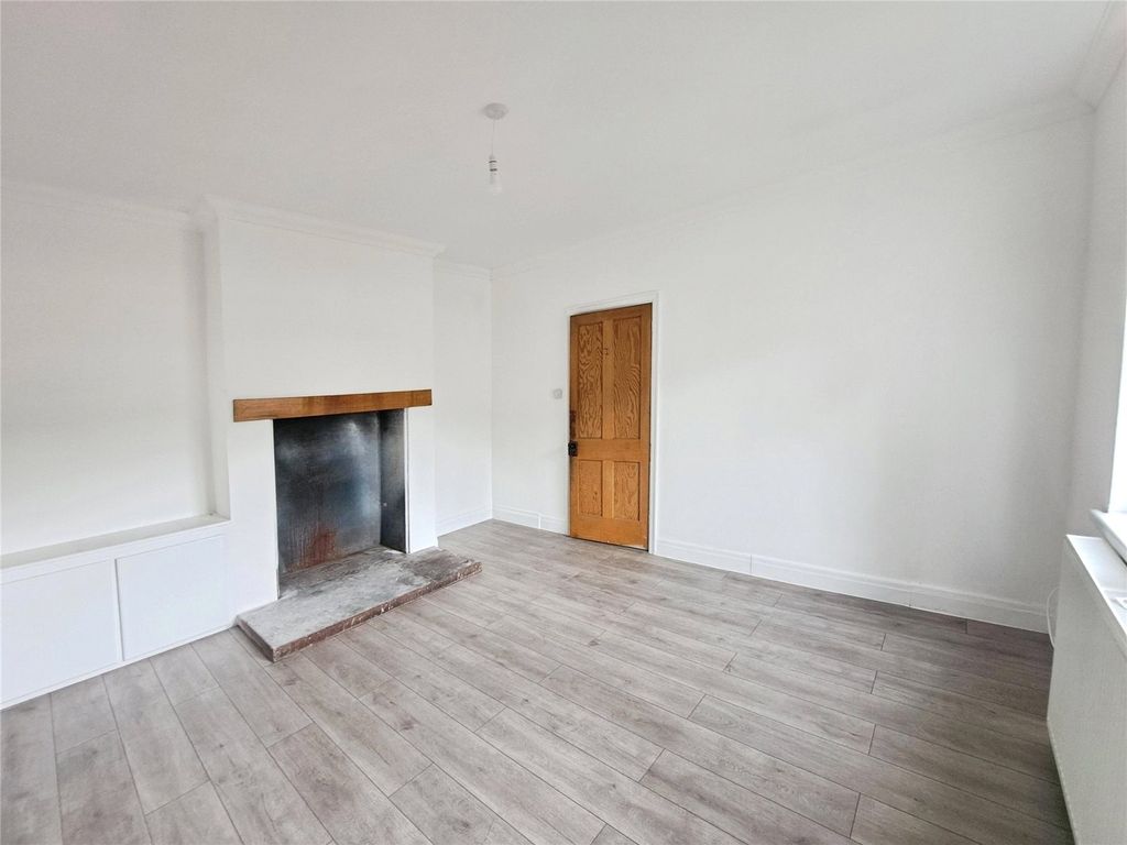 Property photo 2 of 9 Lounge