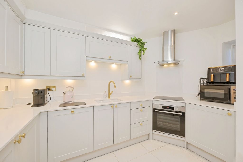 Property photo 2 of 19 Pbox-Img.Jpg