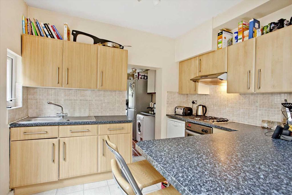 Property photo 2 of 9 Kitchen