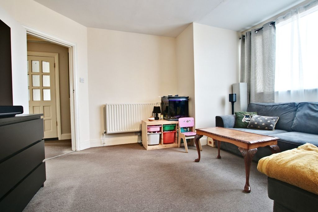 Property photo 2 of 11 5719121