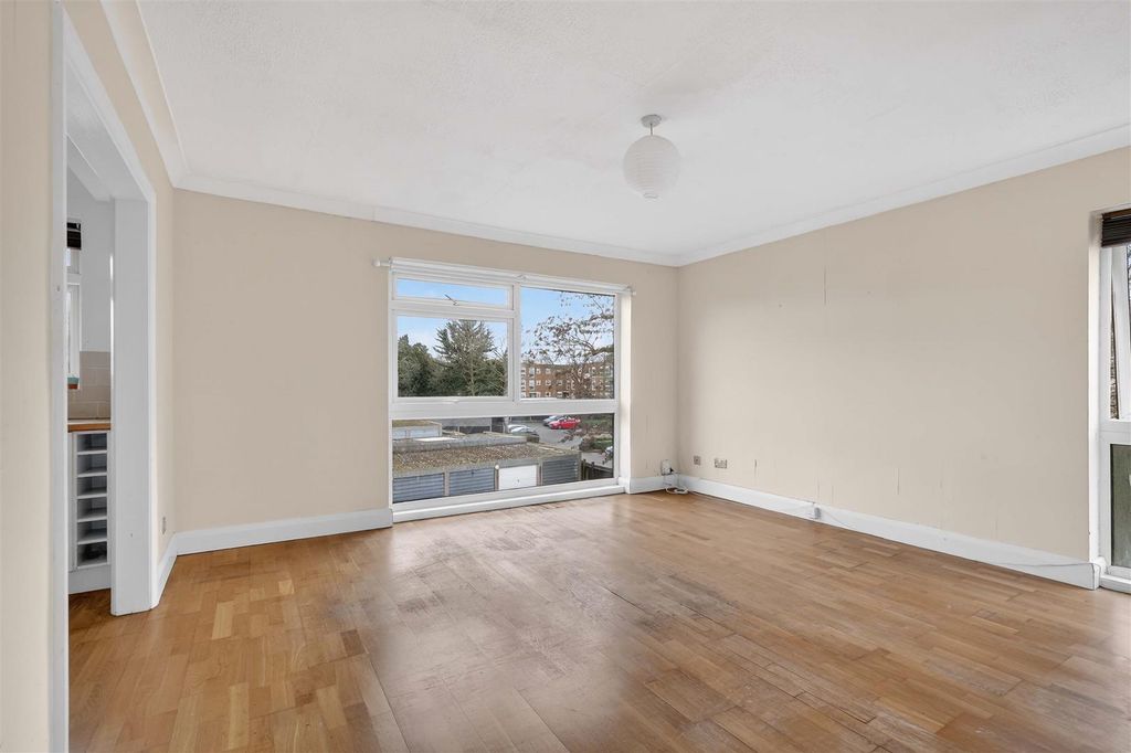 Property photo 3 of 12 1670375160 - 10 Juniper Court, Sm24.Jpg