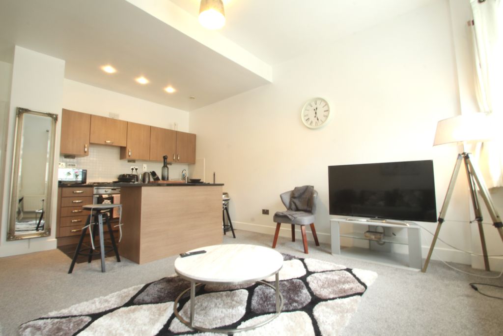 Property photo 3 of 12 Lounge