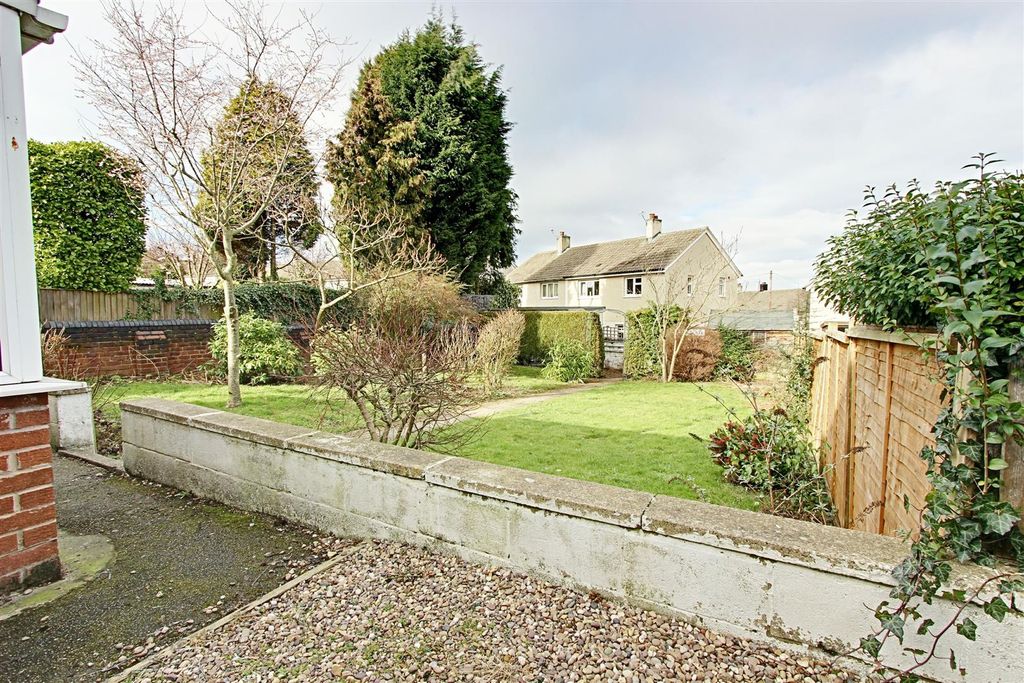 Property photo 2 of 12 Garden