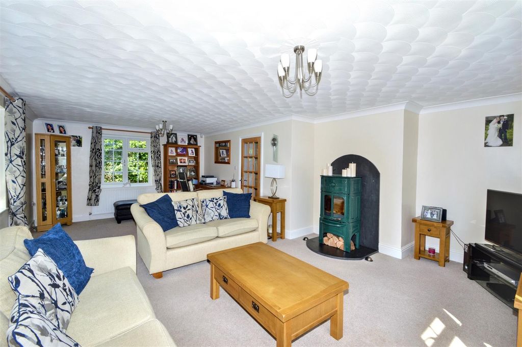 Property photo 3 of 18 Sitting Room