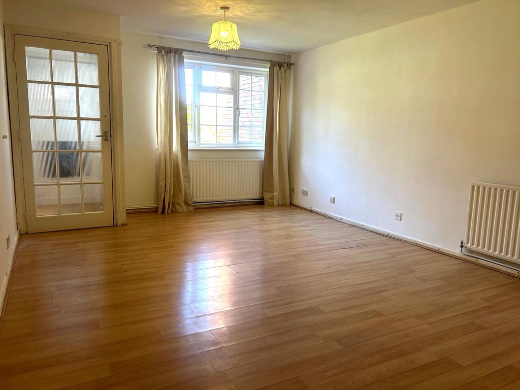 Property photo 2 of 8 Picture No. 11